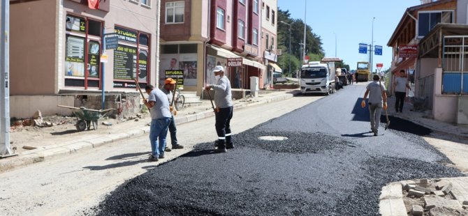 enerji-hatlari-yer-altina-alinan-hendekyani-caddesi-sicak-asfalt-ile-duzenleniyor-18.JPG