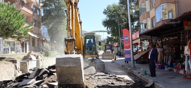 enerji-hatlari-yer-altina-alinan-hendekyani-caddesi-sicak-asfalt-ile-duzenleniyor-21.JPG