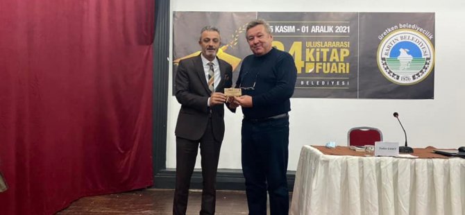 kitap-fuar-etkinlikleri-soylesilerle-devam-etti-8.jpg